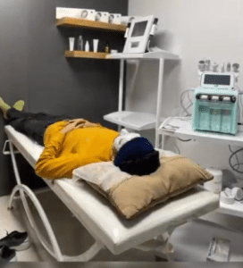 نمونه پاکسازی پوست کلینیک زیبایی کاژه