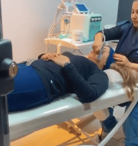 نمونه پاکسازی پوست کلینیک زیبایی کاژه