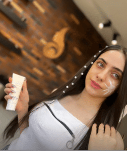 نمونه پاکسازی پوست کلینیک زیبایی کاژه