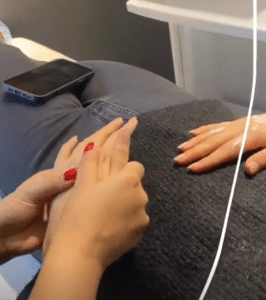 نمونه پاکسازی پوست کلینیک زیبایی کاژه