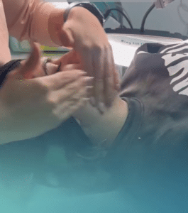 نمونه پاکسازی پوست کلینیک زیبایی برنا