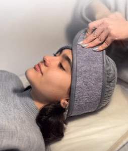 نمونه پاکسازی پوست کلینیک زیبایی صدف