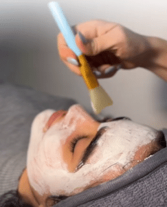 نمونه پاکسازی پوست کلینیک زیبایی صدف