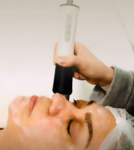 نمونه پاکسازی پوست کلینیک زیبایی صدف