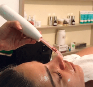 نمونه پاکسازی پوست کلینیک زیبایی صدف