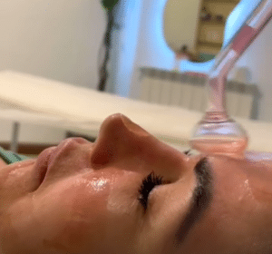 نمونه پاکسازی پوست کلینیک زیبایی صدف