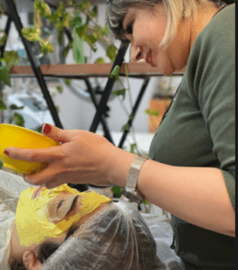 نمونه پاکسازی پوست کلینیک زیبایی دانژه