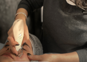 نمونه پاکسازی پوست کلینیک زیبایی دانژه