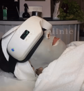 نمونه پاکسازی پوست کلینیک زیبایی فلورا